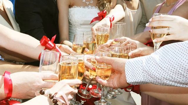 Мендельсона марш. Автор стихов Алла Волонтырёва. Музыка и исполнение Николай Саллас смотреть онлайн