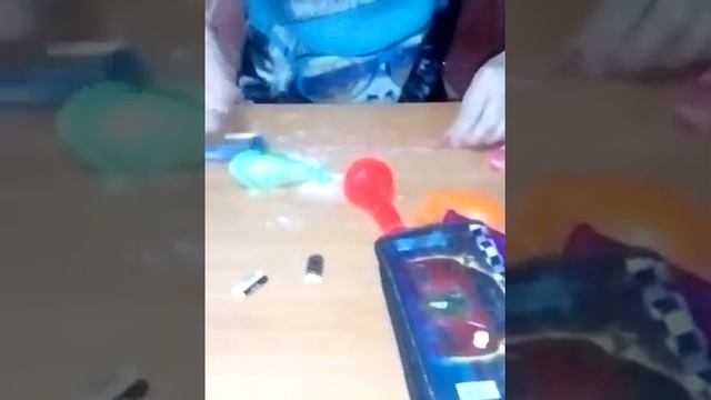 Сделал антистресс из муки и шарика смотреть онлайн