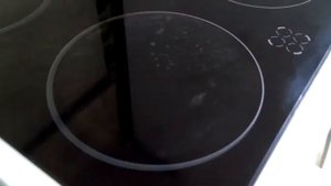 Пятна под стеклом стеклокерамики