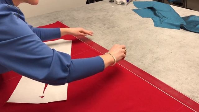 Как разложить выкройку на ткани [Закроительно] смотреть онлайн