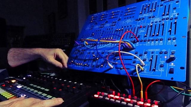 Behringer RD8+Korg SQ1+B2600 S&H sync checking смотреть онлайн