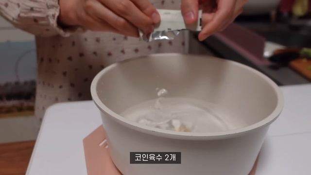 ENG) vlog 자취일상,오늘의집VIP 자취방 꾸미는 일상, 르뱅쿠키 홈베이킹, 잠자기전 루틴 독서 | 감자스프, 토마토파스타, 매콤한 어묵탕, 치즈불닭볶음면, 피넛버터 르뱅쿠