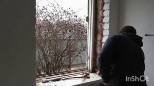 Установка окна в ванную комнату.