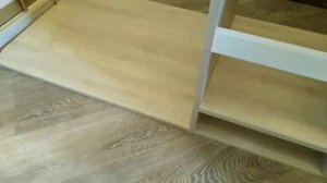 Установка ножек стола с помощью минификсов эксцентриковых стяжек