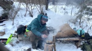 Ночевка в зимнем лесу. Ночуем у костра в -30. Поход в бунгало в лесу. 12 км по снегу. Горы.