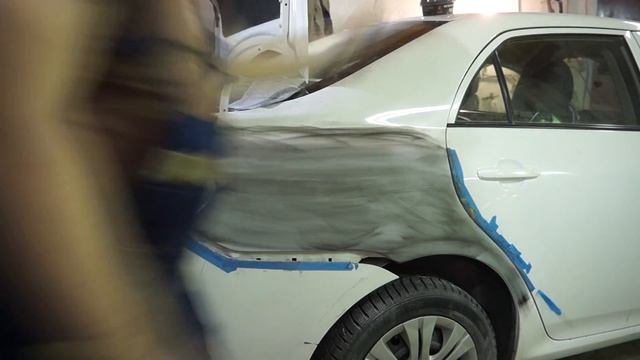 Toyota Corolla-рихтовка и покраска крыла.