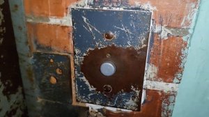 Кнопка вызова лифта на выходе из подъезда:)