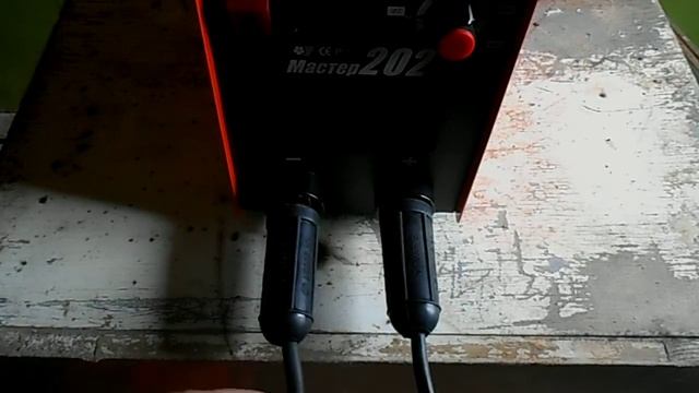 Как вставить сварочные клемы в инвертор что бы они не выскакивали.mp4 смотреть онлайн