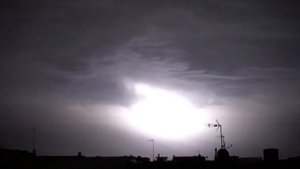 ПОЧЕМУ БЪЕТ МОЛНИЯ ? ЧТО ТАКОЕ ШАРОВАЯ МОЛНИЯ. И КАК ЧЕЛОВЕК СПОСОБЕН СОЗДАТЬ ЕЁ.