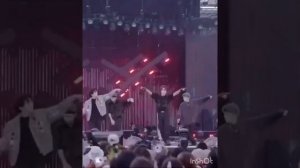 Одна душа страдает,а другая и не знает