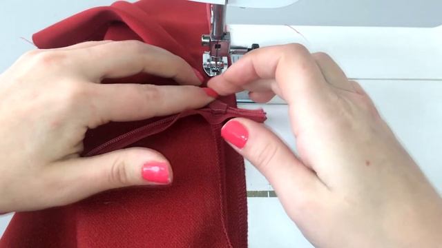 Втачиваем потайную молнию. смотреть онлайн