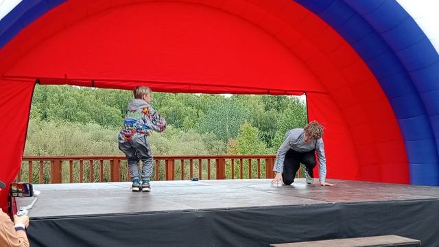 На вокзале в Сочи.ЦСИ Интерталант Алексея Веселова.