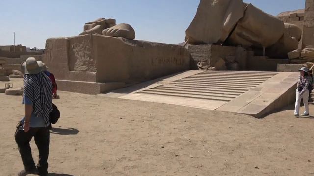 Rameses II - Ramesseum - Colossus Statue - Luxor Egypt Walkthrough - Lost Ancient Technology or not смотреть онлайн