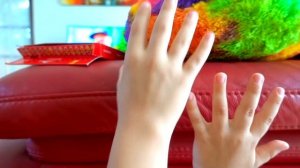Марк учит и играет в смешные детские игры