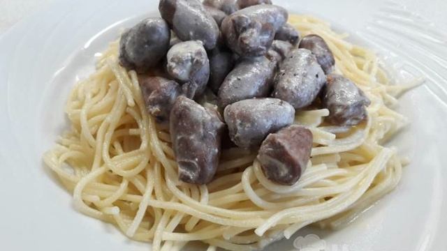 Куриные сердечки в сметане
