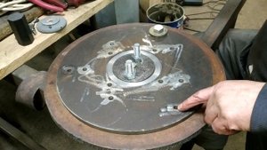 Изготовление фланцев переходной вставки между КПП трактора TZ4K 14 и двигателя Ruggerini RD270.