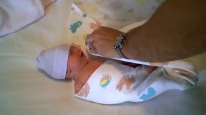 Как запеленать новорожденного