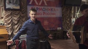 Зажигательная пляска с частушками под елецкую гармонь.