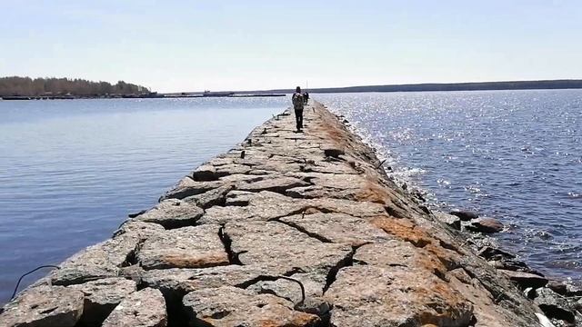 Пролив Бьёркезунд/Бухта Катерлахти. Каменный мол. 8.05.2023.