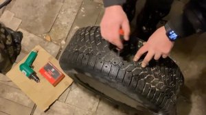 Гольф 5 - дошиповка зимней резины.mp4