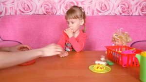 Лепим тортик и пирог из пластилина для маленькой куклы