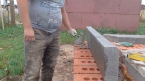 Поребрик на цоколе дома , как декор дома и удачное решение по защите цоколя.