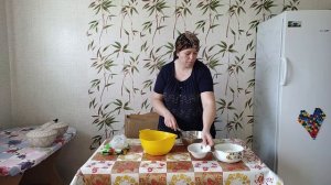 Обрезаем деревья и наводим порядок в саду. Ремонт курятника и погреба.