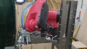 Нарезание резьб роботом