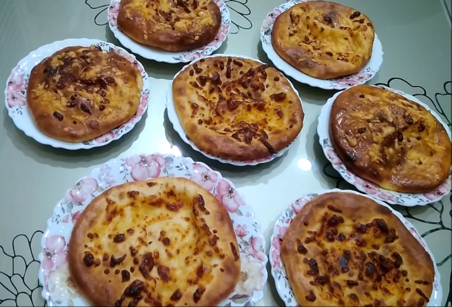 Хачапури с сыром Сулугуни смотреть онлайн