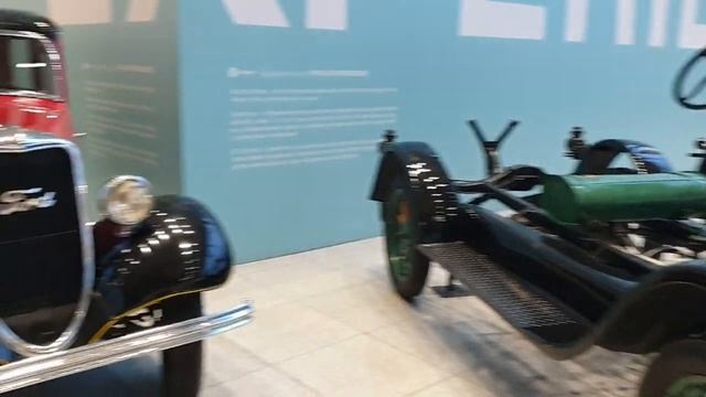 Выставка ретро автомобилей в Москве