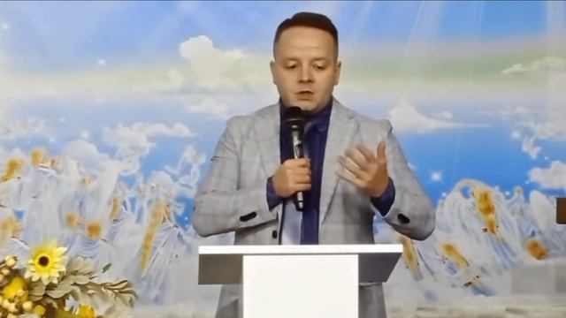 Корень всех зол есть сребролюбие. 1-е Тимофею 6:10 смотреть онлайн