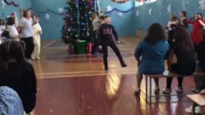 танец на зимнию тематику ,под песню  простоквашино