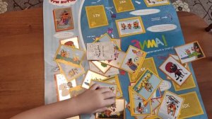 Три кота. Открываем наклейки три кота и клеем в альбом для наклеек.mp4