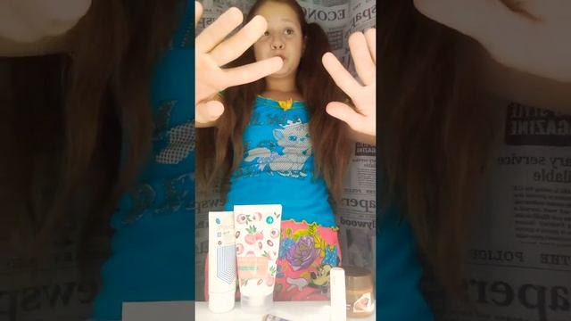 неуклюжая девушка салона красоты увложнит твою кожу АСМР смотреть онлайн