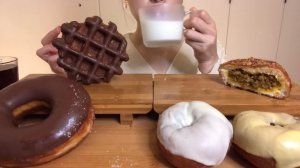 Old-fashioned Donuts & Belgium Waffles，Lemon Cake Donuts Mukbang。옛날 도넛 | 벨지안 리에주 와플 먹방｜甜甜圈吃播｜咀嚼音