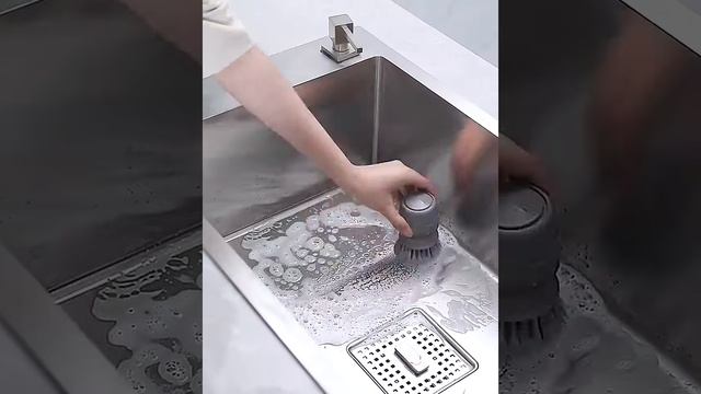 Щетка с дозатором моющего средства Pot Brush смотреть онлайн