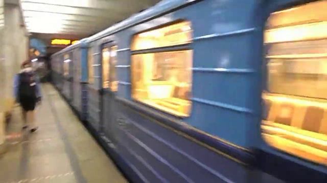 ЭКСКЛЮЗИВ! Ёж3 едет в депо через Беговую! смотреть онлайн