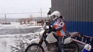 Suzuki DR 650 winter riding