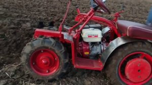 Передний адаптер к мотоблоку. Пахота оборотным плугом.