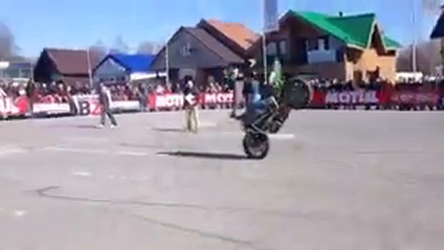 ТОП 2015 УЛЕТНЫЕ ТРЮКИ на Спортивном Мотоцикле/Длинный сторли / moto freestyle top смотреть онлайн