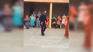 Зубайра Тухугов Танцует чеченской Лезгинку 2021