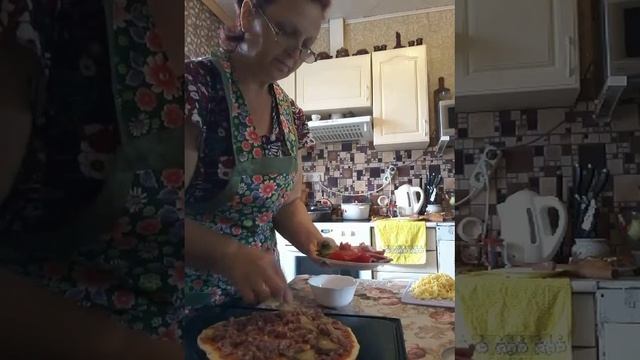 ДОМАШНЯЯ ПИЦЦА 2 ВАРИАНТА. С ФАРШЕМ И КОЛБАСКОЙ.ВКУСНЯТИНА. смотреть онлайн