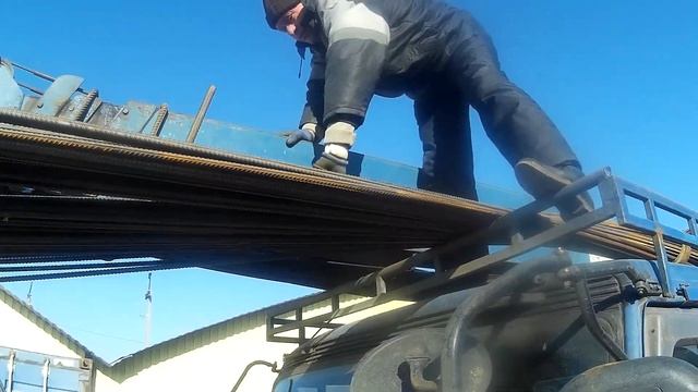 Перевозка 12ти метровой арматуры манипулятором смотреть онлайн