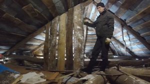 Купил дом в деревне, решил построить бюджетный курятник на чердаке. Наша жизнь в деревне.