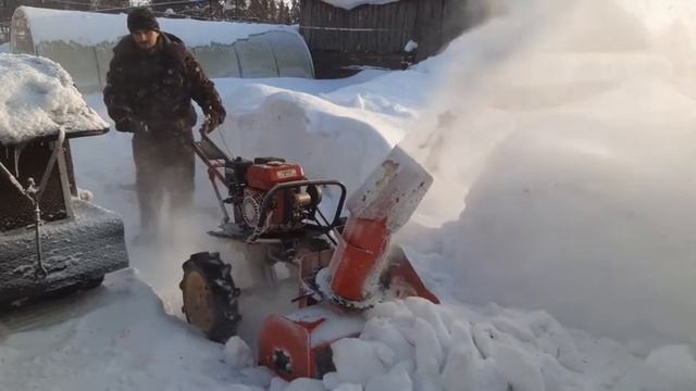 Небольшой тест драйв снегоуборочной насадки для мотоблока смотреть онлайн