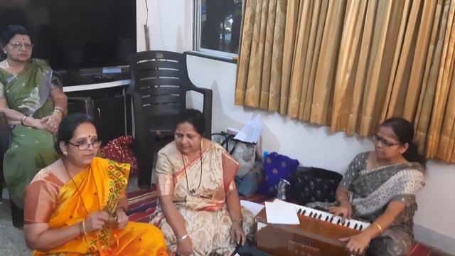 Teen Shire Saha Haat (Sant Tukaram Abhang) by Madhavi Raje and Anjali Panchakshari смотреть онлайн