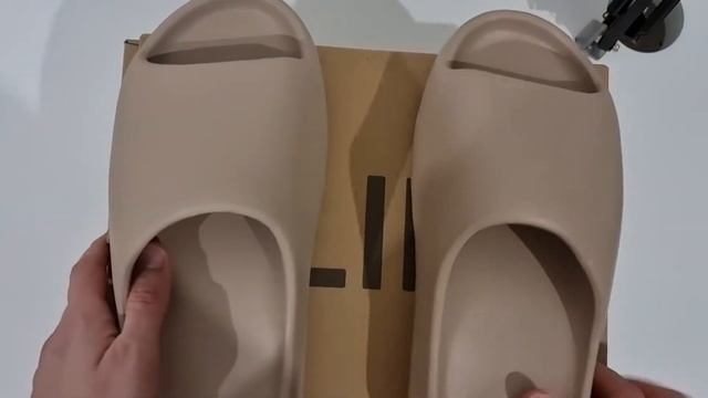 Unboxing (Распаковка) Yeezy Slide Pure смотреть онлайн