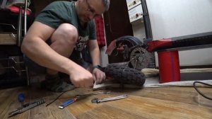 KUGO M4 pro КАК быстро заменить камеру на самокате Шиномонтаж СВОИМИ РУКАМИ