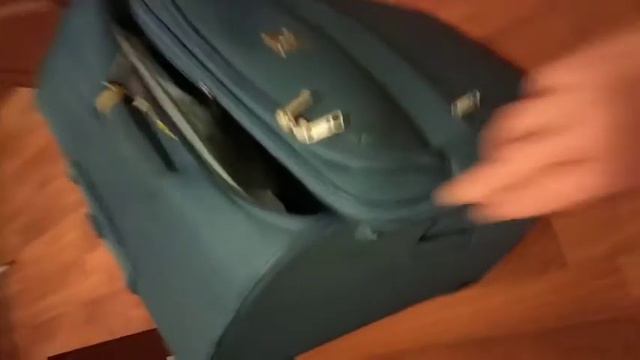 в чемодане собралась куда-то ехать