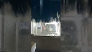 Мойка машины в автоматизированном сервисе для мойки машин в США.